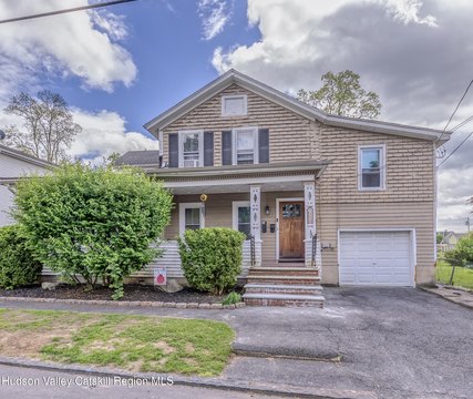 Spacious Kingston Duplex with Yard