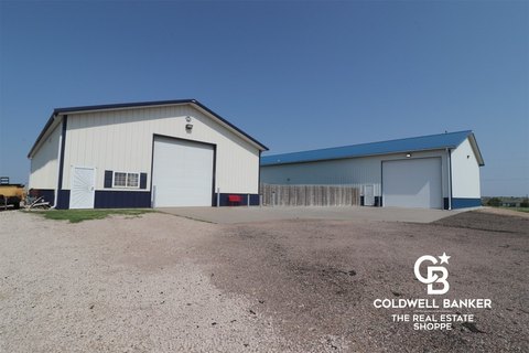 Barndominium with Commercial Shop Space