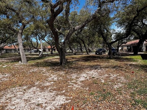Residential Lot in Royal Oaks