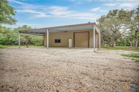 16.685 Acres in Edna, TX