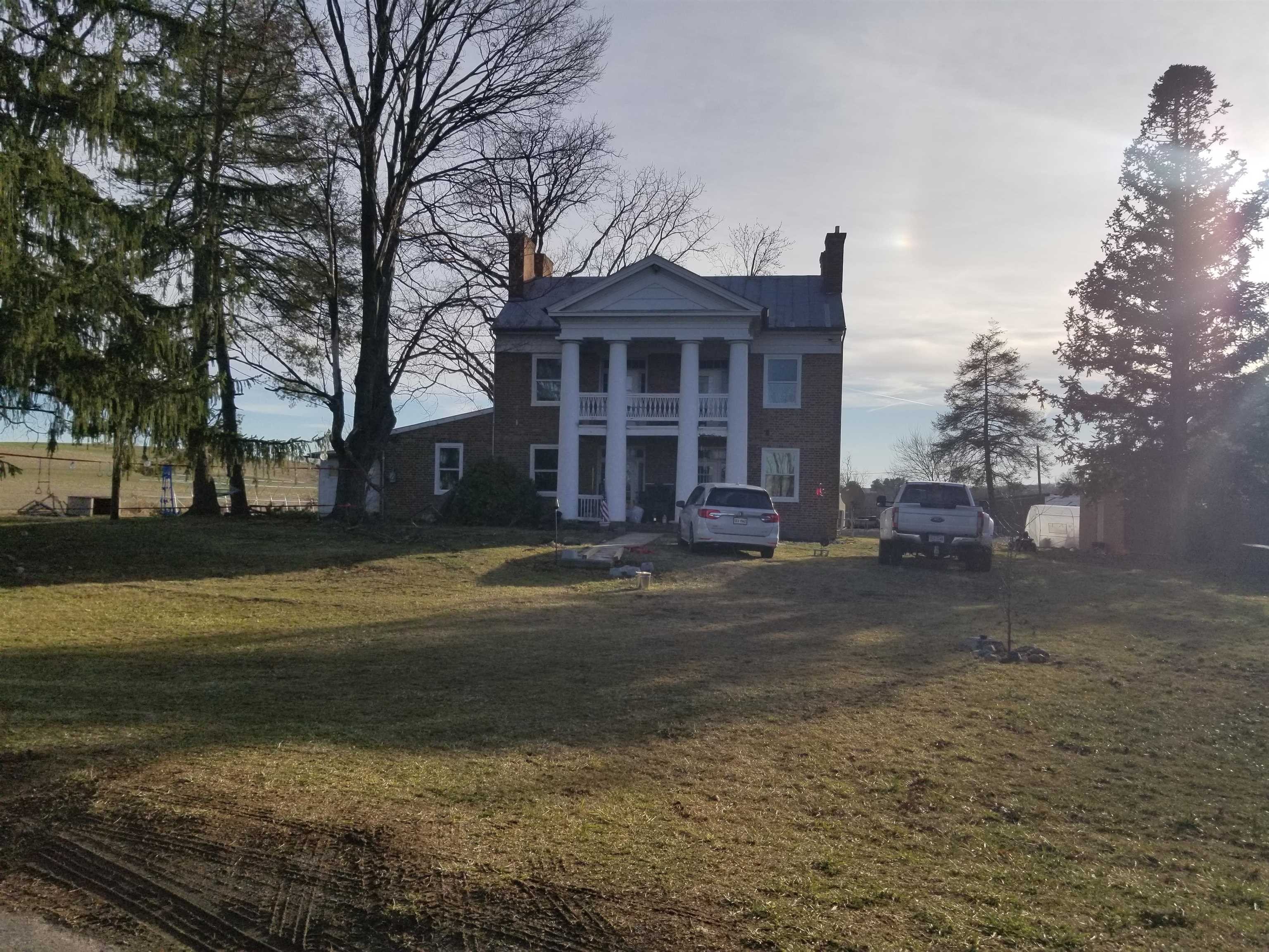 Antebellum Mansion on 21 Acres