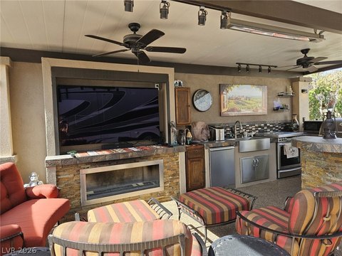 Land with Outdoor Living Features