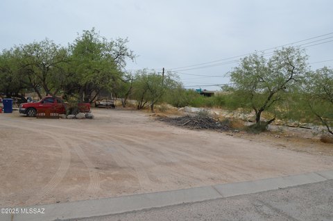 Land in South Tucson Location