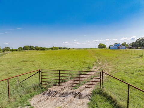Unrestricted Fenced Acreage Tract