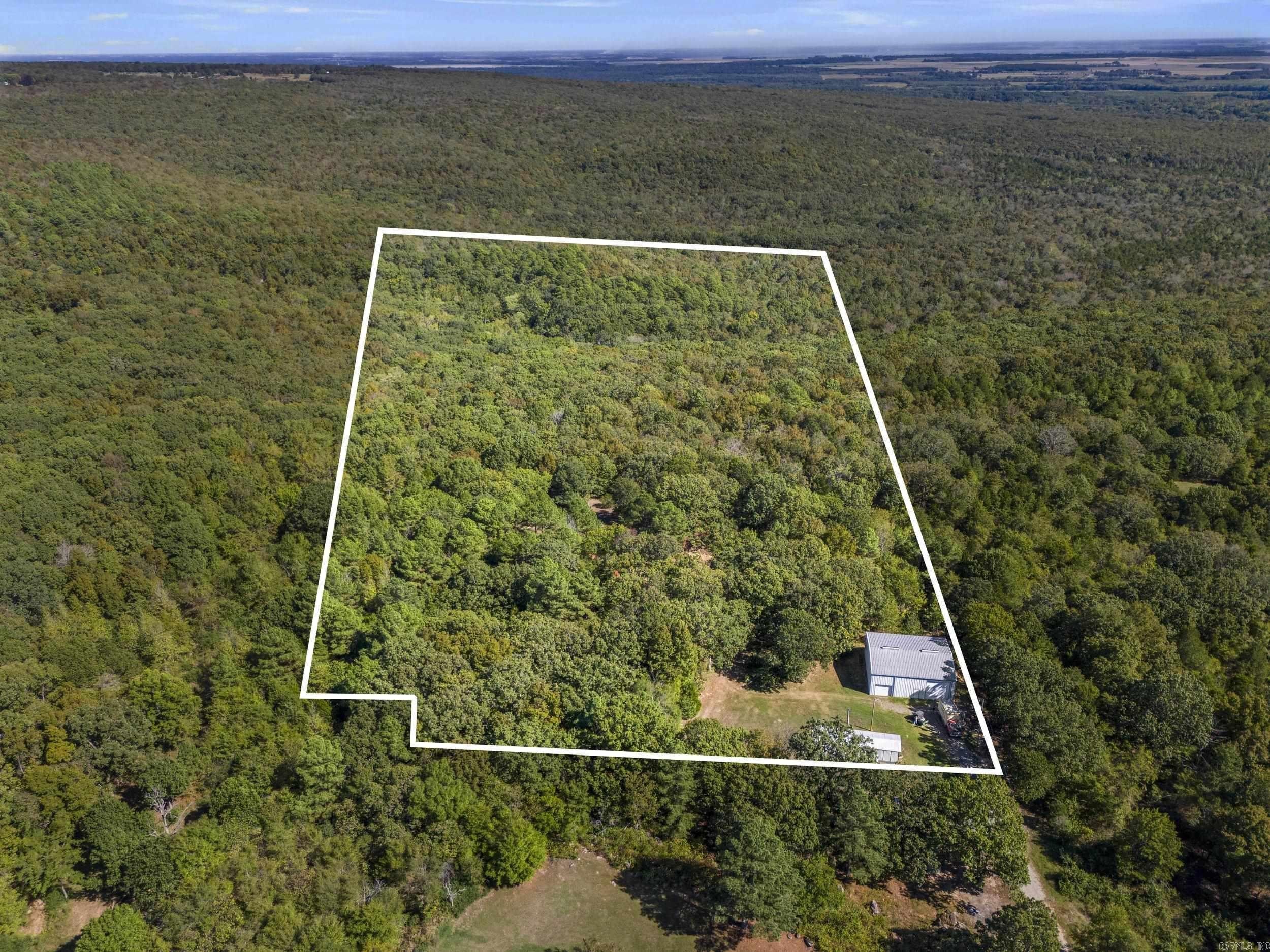Unrestricted Land with Shop Building
