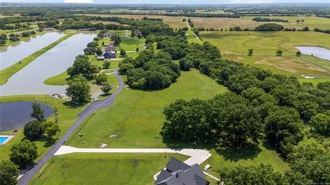 Land with Twin Lakes Access