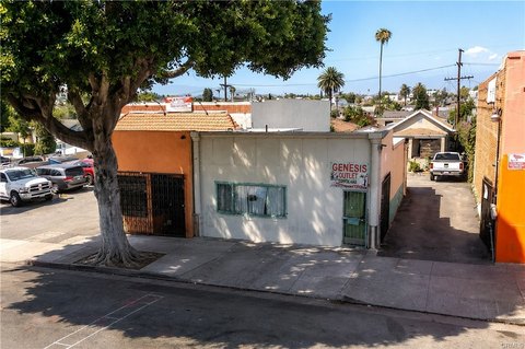 Mixed-Use Quadplex with Storefronts