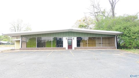 Versatile Commercial Property in Arab