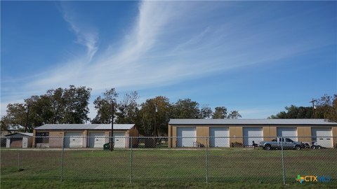 Victoria TX Warehouse on 1 Acre