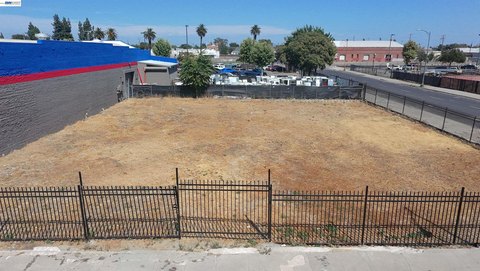 Commercial Land with Public Utilities