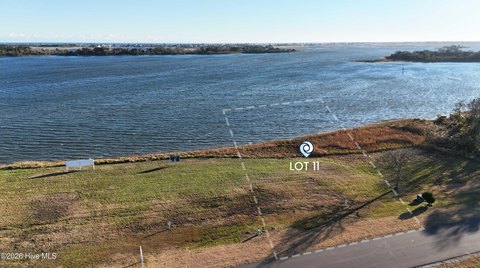 Waterfront Homesite in Holly Ridge