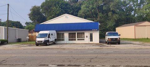 Commercial Building on Pipestone Road
