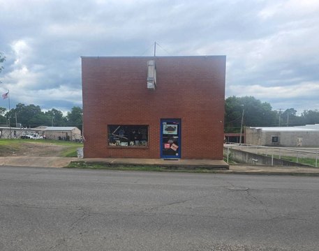 Commercial Building in Paris, AR