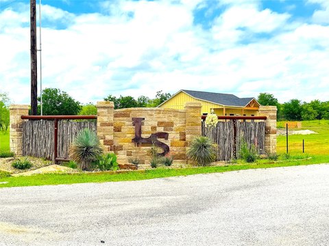 Acreage Lot with FM 52 Access