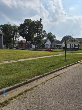 LAND - MONMOUTH, IL