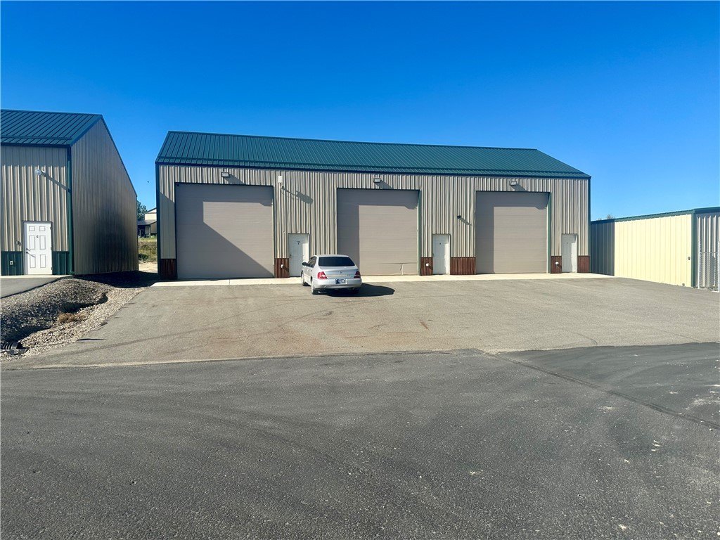 948 W Toy Storage St, Billings, MT 59106