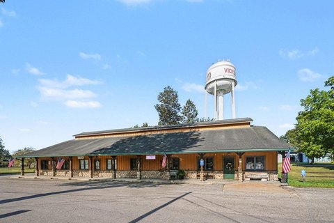 Four-Unit Retail Building with Central Air