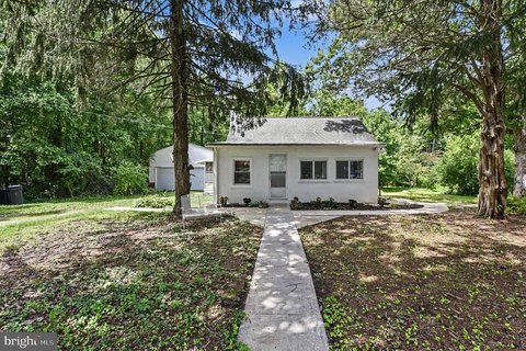 Duplex with Detached 5-Car Garage