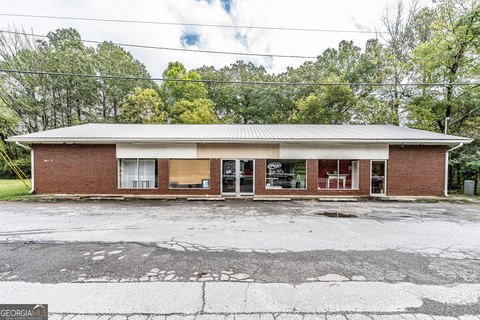 Commercial Building on Busy Highway