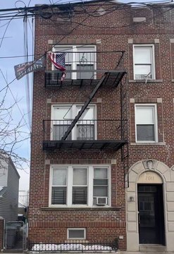 Six-Unit Brick Multifamily Building