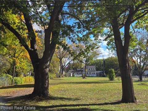 Residential Lot in Established Neighborhood