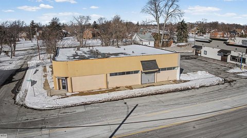 Adaptable Commercial Building in Detroit