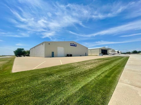 Airport Flex Space with Taxiway Frontage