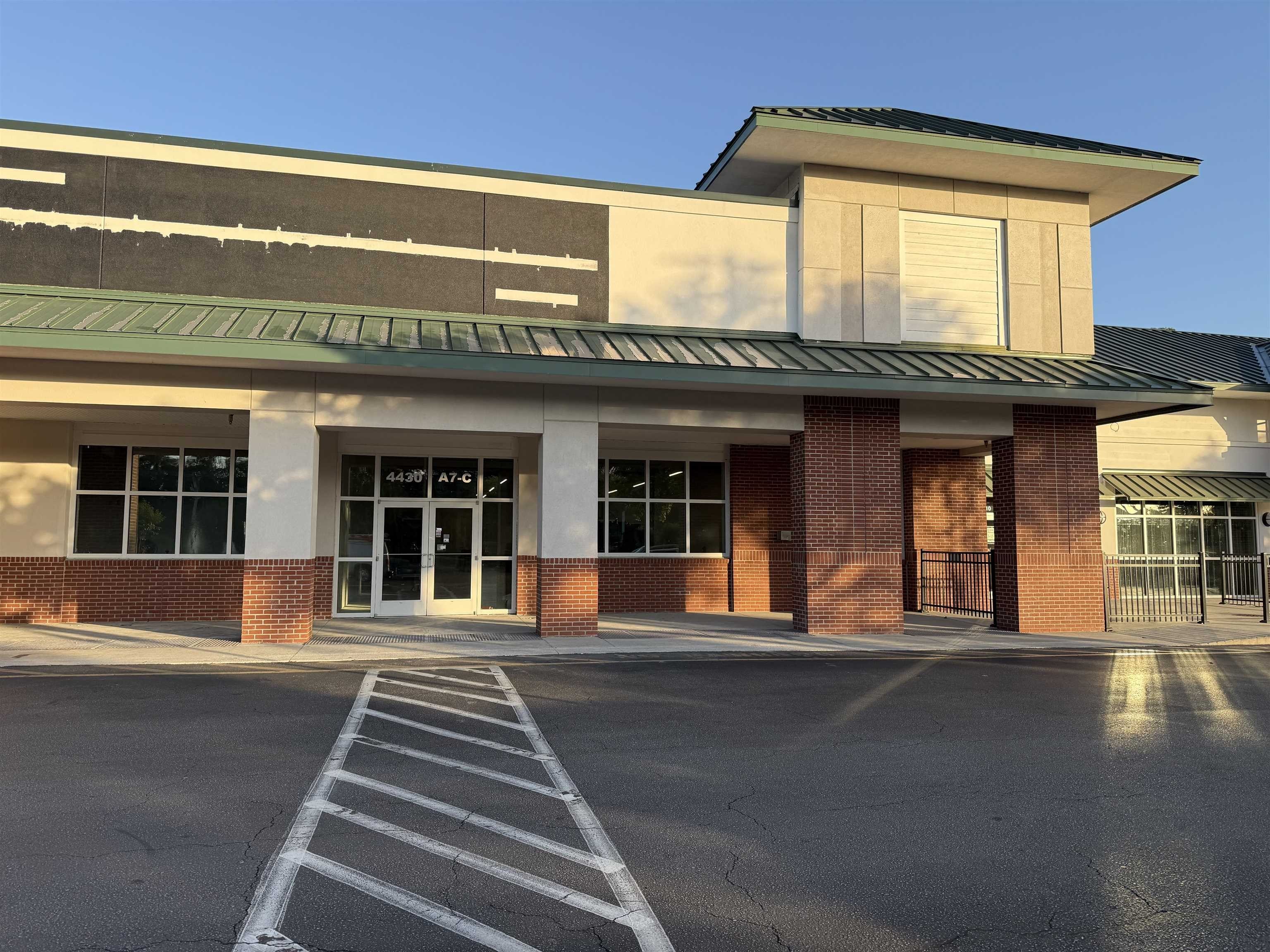Retail Space in Woodside Village