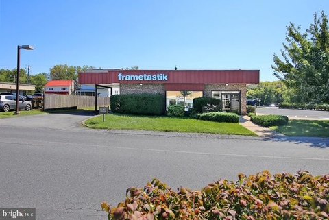Corner Retail Space Near Mall
