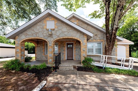 Versatile Commercial Building in Conway