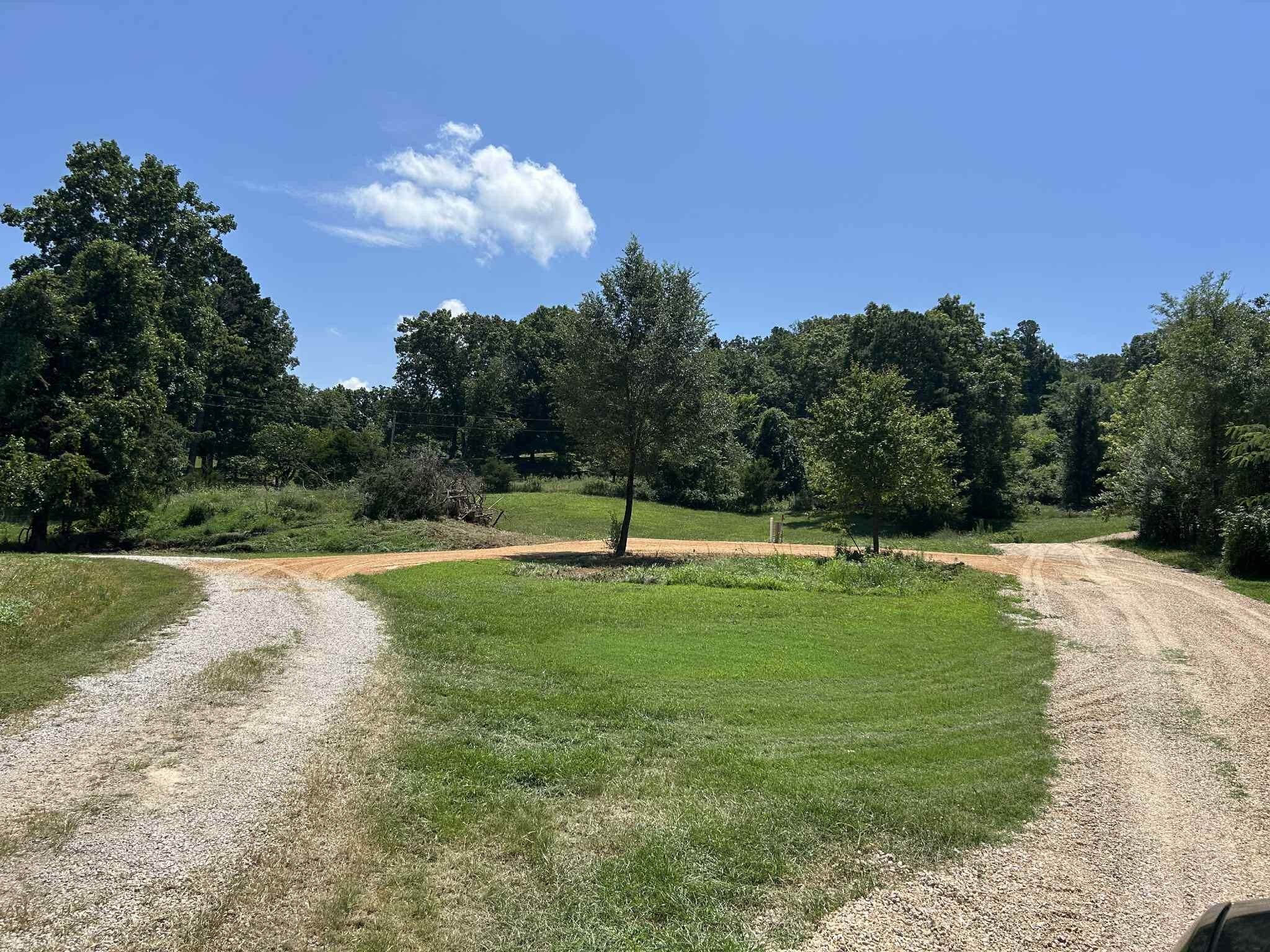 Eminence Land with Horse Barn