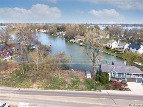 Waterfront Lot in Waterford Township