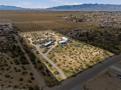 Versatile Land with Mountain Views