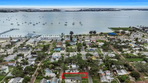 Land, GULFPORT, FL
