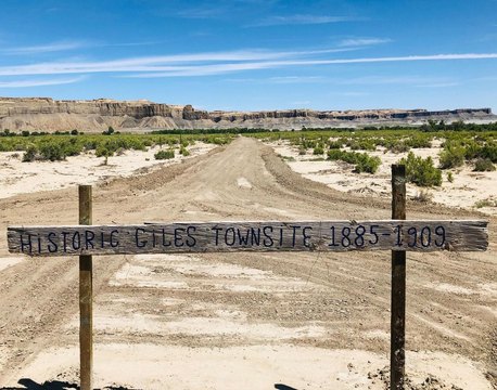 LAND - Caineville, UT