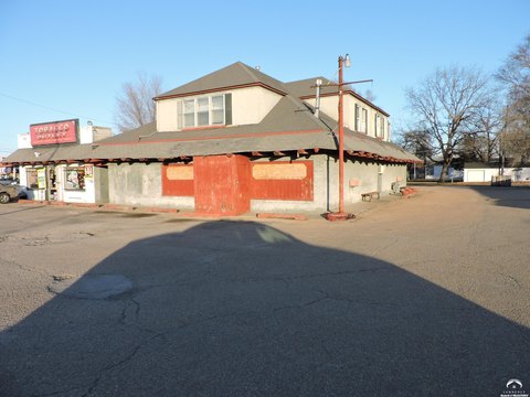 Topeka Commercial Property with Apartments