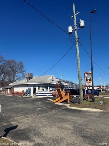 Highland, MI Commercial Property