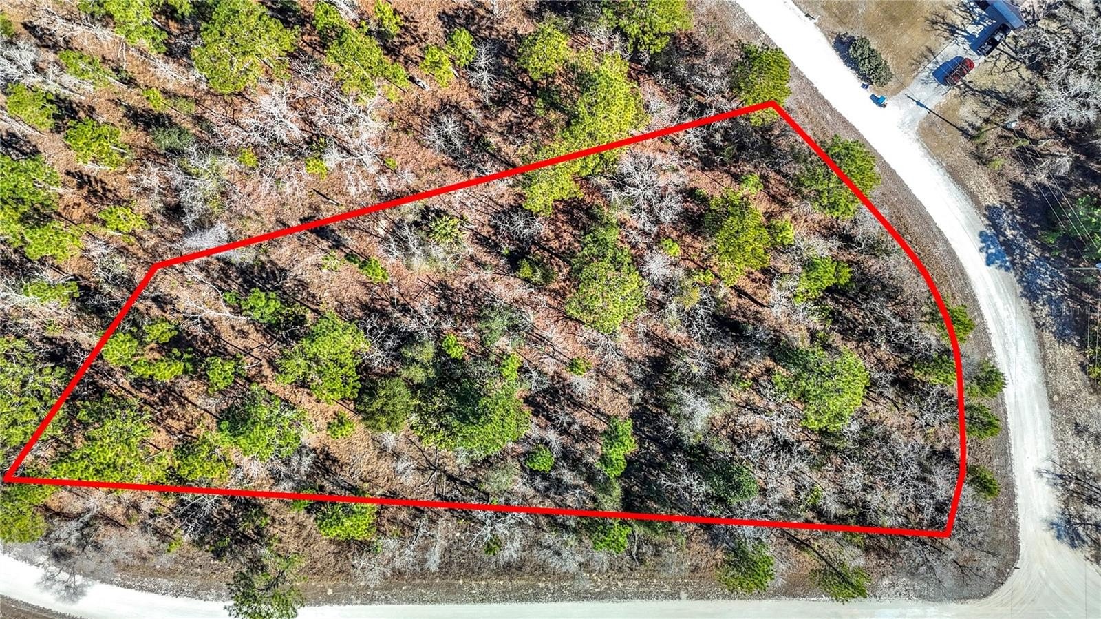 Spacious Corner Lot in Weeki Wachee
