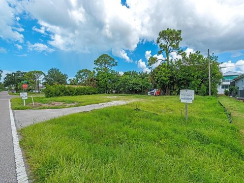 Naples Land Near Vanderbilt Beach