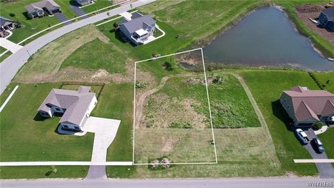 Land, Akron, NY