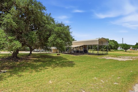 LAND - Bandera, TX
