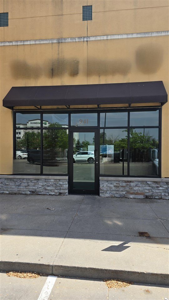 Prime Retail Space Near Mall