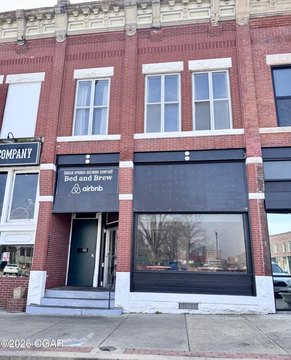 Mixed-Use Building on Neosho Square