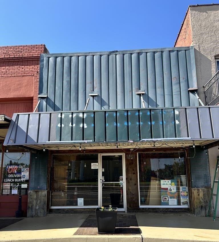 Commercial Building in Downtown Linden