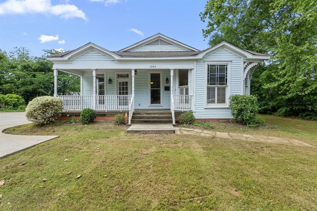 Historic Mixed-Use Property in Mineola