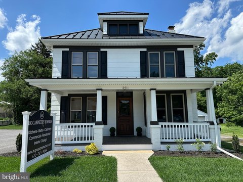 Main Street Retail Building For Lease