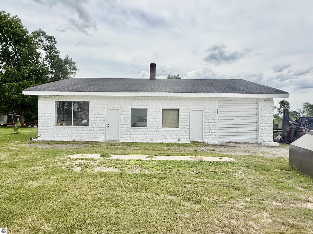 505 Saginaw St, Breckenridge, MI 48615-8521