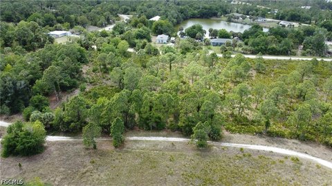 Vacant Lot in Tropical Gulf