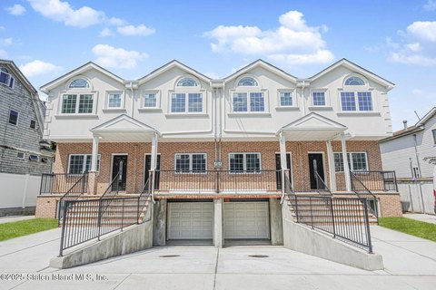 SINGLE_FAMILY - Colonial - Staten Island, NY