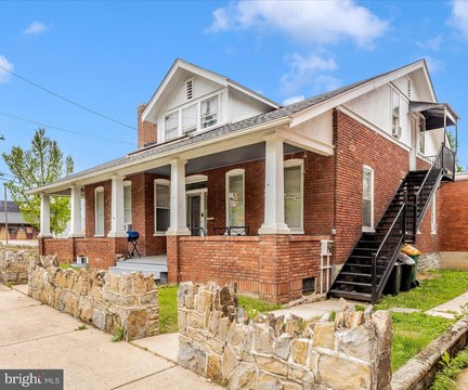 Renovated Triplex with Parking